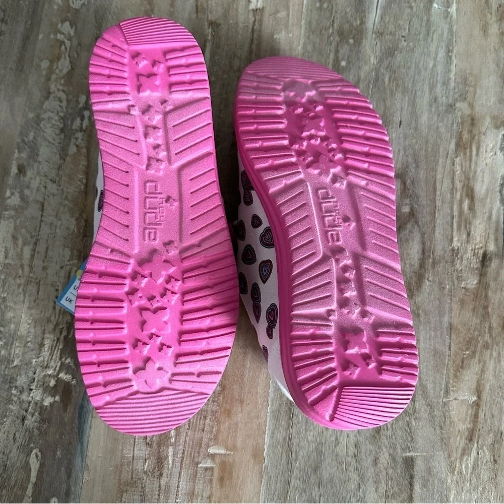 Hey Dude Wendy Youth Hearts Shoes Pink Slip On Size Youth 4 NWOB